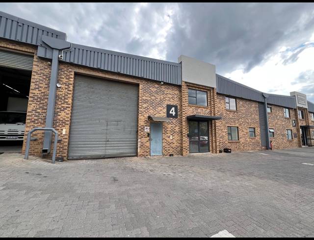 620M² WAREHOUSE TO LET IN LASER PARK